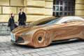 Coup sportiva e berlina dalla linea dinamica ed elegante, la Bmw Vision Next 100 offre le dimensioni di unammiraglia di lusso con la lunghezza di 4,90 metri e laltezza di 1,37 metri